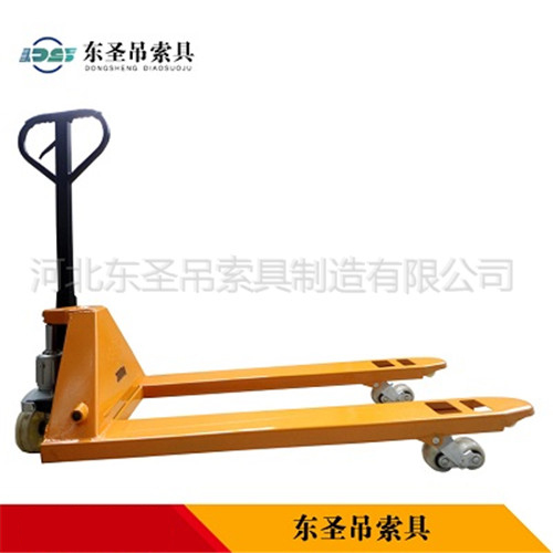 5t手動(dòng)叉車(chē)側(cè)面整機(jī)展示圖--河北東圣吊索具制造有限公司--小型攪拌機(jī)|石材夾具|液壓堆高車(chē)|手動(dòng)叉車(chē)
