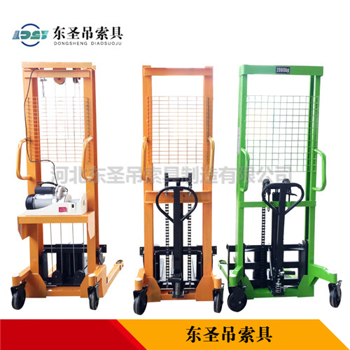 環(huán)保除塵車間生產(chǎn)液壓堆高車產(chǎn)品--河北東圣吊索具制造有限公司--液壓堆高車|手動(dòng)叉車|小型攪拌機(jī)|石材夾具